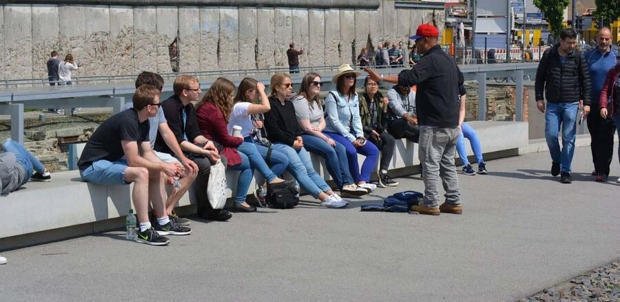 From Berlin: Potsdam & Sanssouci half day Walking Tour - Getting From Berlin to Potsdam: A Train Day That Starts Easy