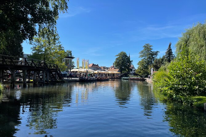 From Berlin to the Enchanted Spree Forest - Group dynamics and the coordinator variable