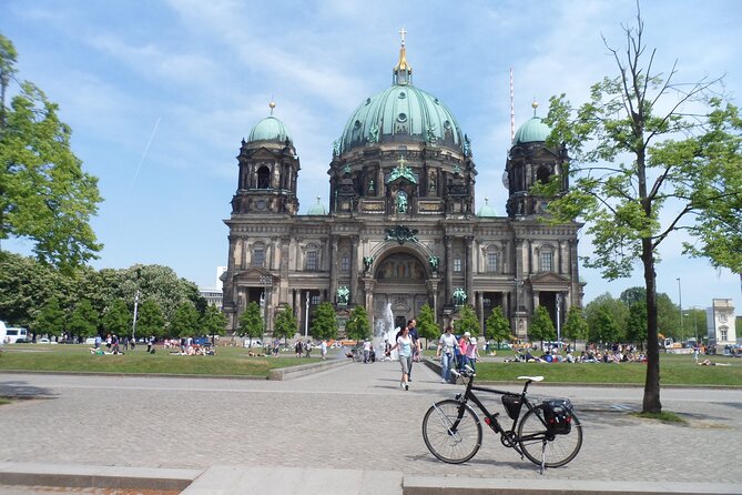 Half-Day Guided Bike Tour of Central Berlin's Highlights - Meeting at Bornholmer Straße: your orientation point for Berlin’s story