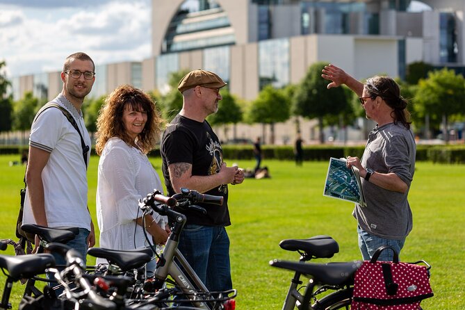 Half-Day Guided Bike Tour of Central Berlin's Highlights - Friedrichstadt-Palast and the feeling of Berlin between big monuments