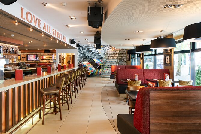 Hard Rock Cafe Berlin With Set Lunch or Dinner - What your 2-hour visit looks like, step by step