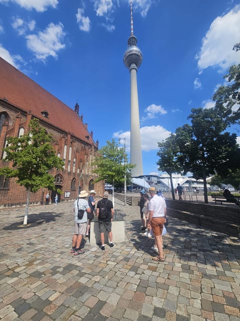 Historic Berlin Pubs & History Tour - What the guide really brings: stories that connect the dots