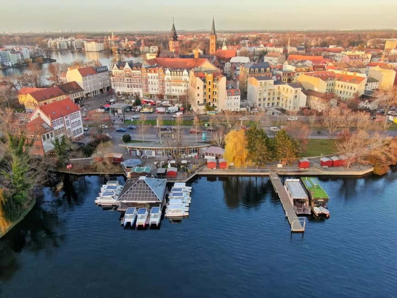 Köpenick Berlin: Self-Drive Boat Tour for up to 8 people - Getting on board: meeting point and the quick captain training