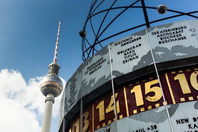 Love and War in Berlin: Self-Guided Story Puzzle Walk - Start at Alexanderplatz: getting your bearings with the World Clock