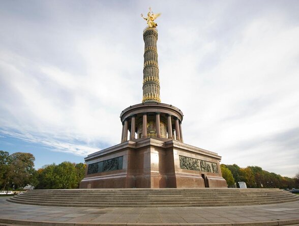 Minivan Driver and Guide (DIN15565) Tailor Made Berlin Highlights - Key takeaways