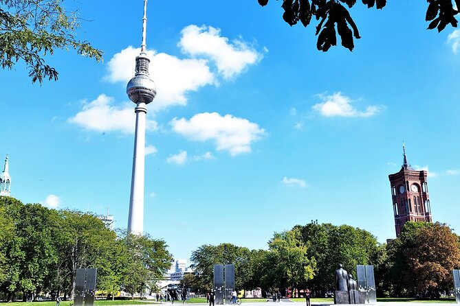 Minivan Driver and Guide (DIN15565) Tailor Made Berlin Highlights - Bellevue Palace and Victory Column: closing the loop in the Tiergarten