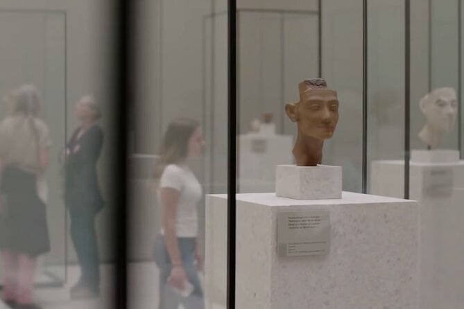 Neues Museum Tickets in Berlin - Architecture and the Photo-Friendly Wayfinding