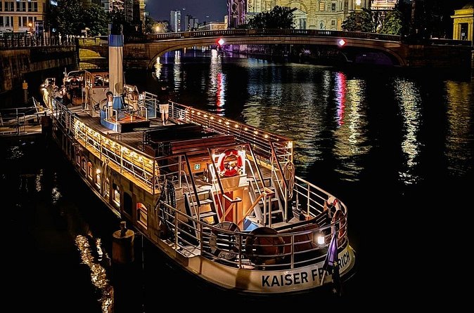 Old Berlin Beer Evening Sunset Cruise on Steamship - Seating and comfort: plan for outdoor weather