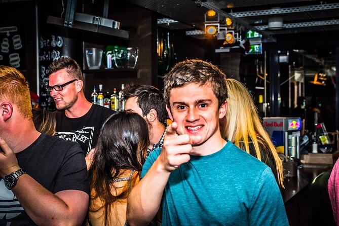 Original Pub Crawl Berlin - Meeting People vs. Waiting Around