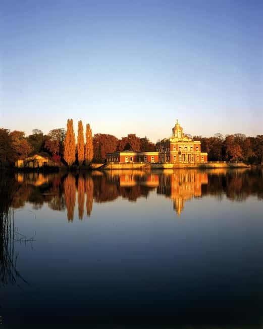 Potsdam: 5-Hour-Tour "Parks & Palaces" from Berlin by VW-Bus - A 5-hour VW-bus run that avoids the Potsdam bottleneck