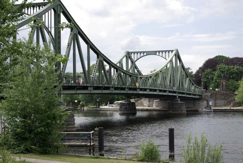 Potsdam: 5-Hour-Tour "Parks & Palaces" from Berlin by VW-Bus - Pickup near Brandenburg Gate: easy start, smoother day