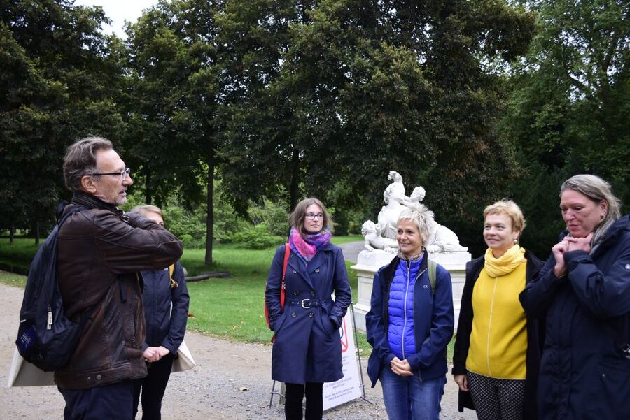 Potsdam: Guided Walking Tour of UNESCO Site and Architecture - How the guide turns streets into explanations
