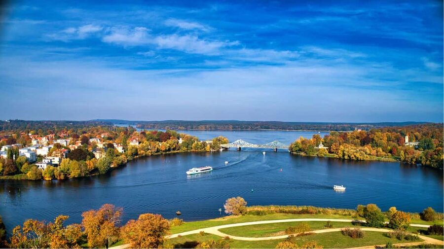 Potsdam: The evening Wannsee tour. Castles, parks, and villas. - Evening on the water between Potsdam and Wannsee