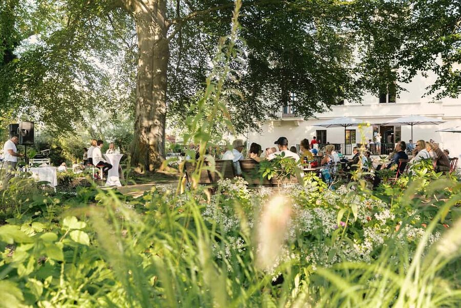 Potsdam: Villa Schöningen Entrance Ticket - On-site café and summer SUP rentals