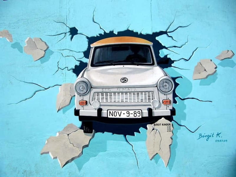 Private Alternative Berlin Tour -Murals, Graffiti and Squats - Haus Schwarzenberg: Where Squat-Era Ideas Feel Concrete
