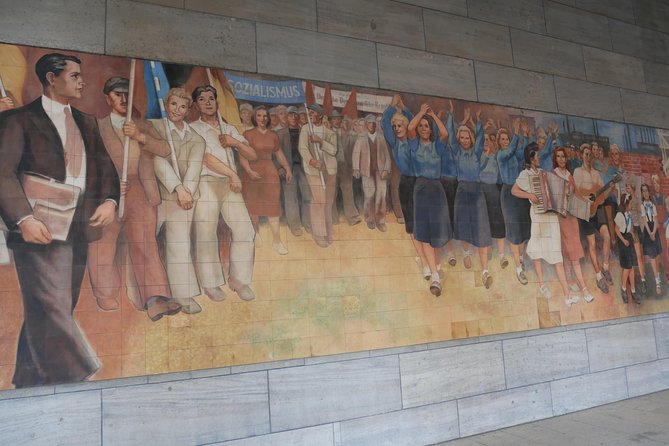 Private Berlin 2hr Express Tour - Brandenburg Gate: From Division to Reunified Symbol