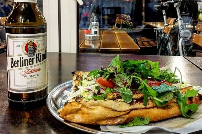 Private Berlin Bites & Historical Highlights - 2,5hrs - Spätkauf: beer culture in the land of convenient corner shops