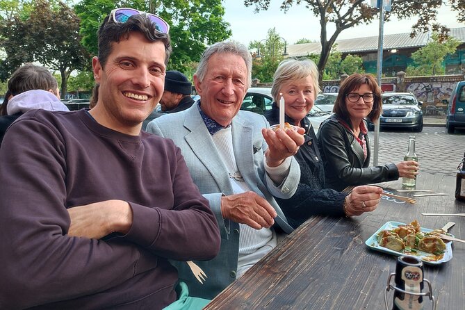 Private Berlin Bites & Historical Highlights - 2,5hrs - Hackesche Höfe: courtyards, art-deco style, and a quick way to orient yourself