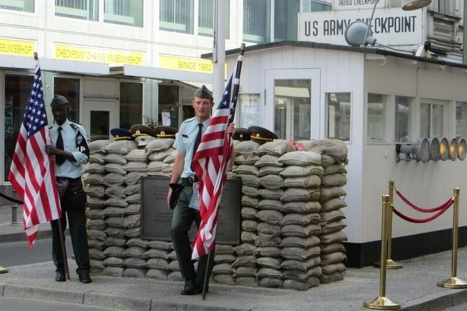Private Berlin One Day Tour with a Local: See the City Unscripted - Brandenburg Gate and Reichstag: when the big monuments make sense