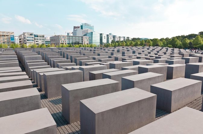 Private Berlin WWII and Cold War History Tour with Local Expert Guide - Starting on Oranienburger Strasse: West Berlin first, no waiting around