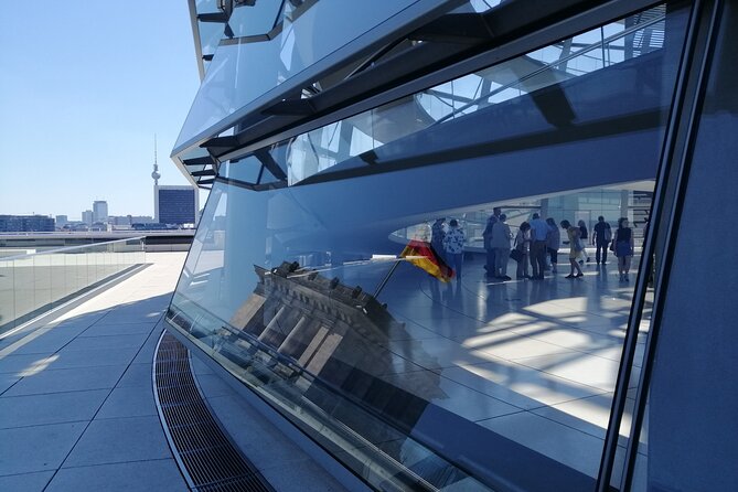 private groups tour Reichstag with dome - Pariser Platz and Brandenburg Gate: the reunification walk