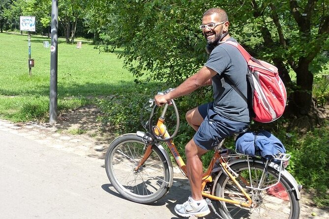 Private Guide Up to Group 6 - ONE Rickshaw, (E)Bikes, E-Scooters - Museum Island and Unter den Linden: culture and ceremony on foot