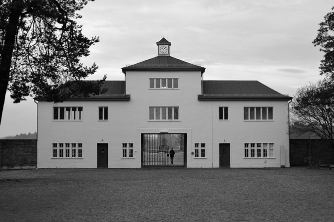Private Sachsenhausen Concentration Camp Memorial Tour - Sachsenhausen, explained by a licensed guide
