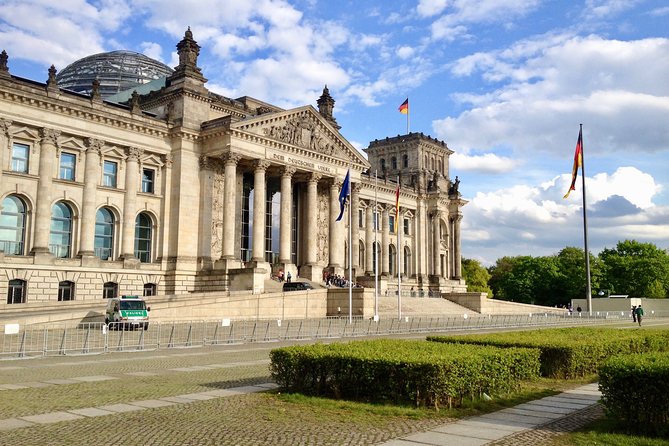 Private Taxi Tour City East & West History and Architecture 3-4h - The Bundestag Complex: Architecture as Politics