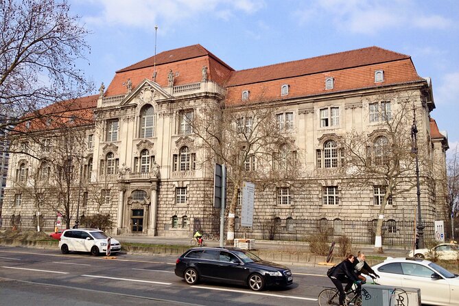 Private Taxi Tour City East & West History and Architecture 3-4h - East Berlin Classics: Unter den Linden, Brandenburg Gate, and Soviet-Style Scale