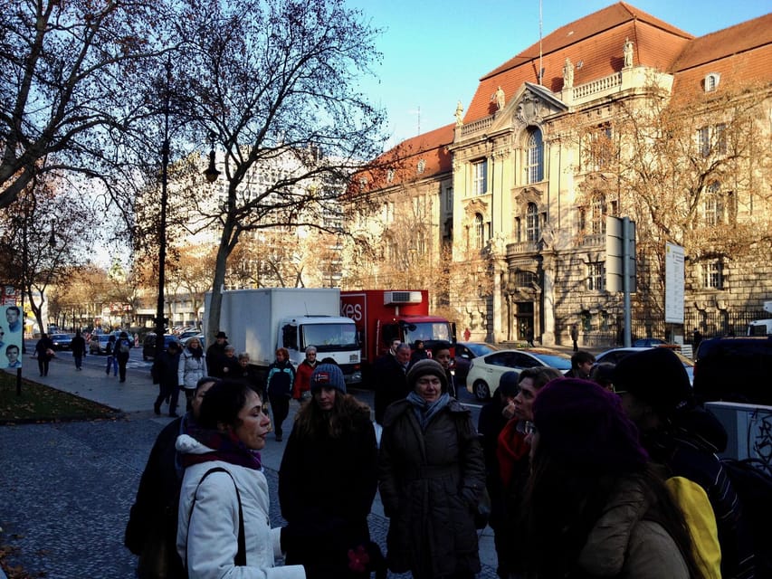 Private Taxi Tour through Berlin East and West and Kiez 4-6h - Green stops and big-city comfort: Tiergarten and the zoo area