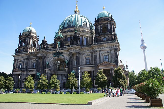 Private tour of Berlin - What Spanish guidance means here (and why it shows up in the reviews)