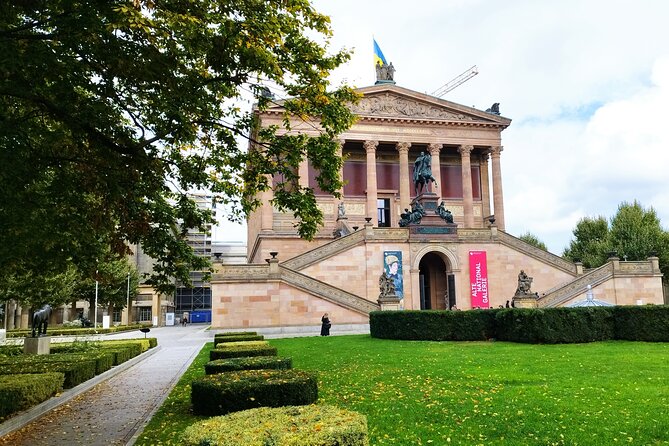 Private Walk with Berlin Tour Guides (Din EN 15565)-Taylor Made - Photo stops that don’t feel like a photo factory