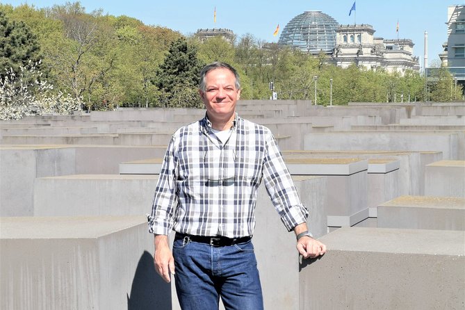 Private Walking Tour Berlin 3 hours: Brandenburg, Historic Center - Wall history: what the East Side Gallery and remnants can add