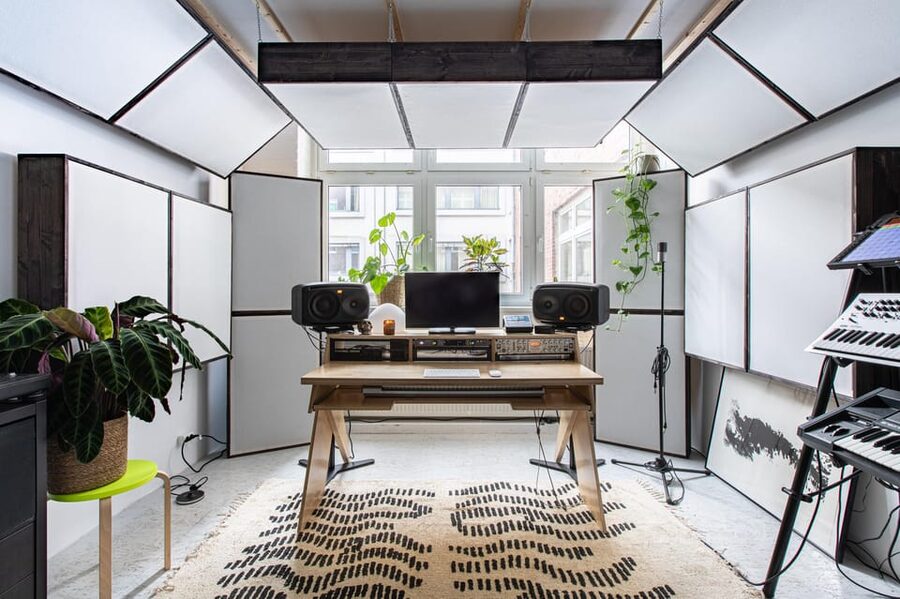 Produce Techno and House Music in Berlin - The Studio Gear: Modern Tools, Vintage Character, and Real Microphones