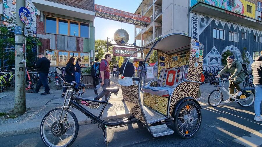 Rickshaw day trip Adventure full of culture and fun! with hotel pickup - Potsdamer Platz, Tipi am Kanzleramt, and the “Germany you read in books”