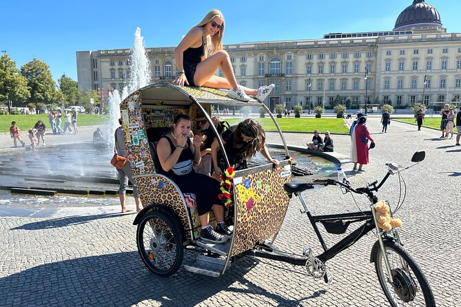 Rickshaw Tours Berlin - Groups of up to 16 people with several rickshaws - Wall-era Berlin: Berliner Mauer memorial to Checkpoint Charlie