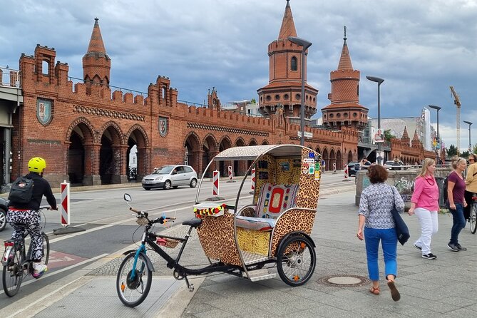 Romantic Berlin Rickshaw City and Photo Tour - incl. pick-up - Brandenburg Gate and Reichstag: classic Berlin, with political weight