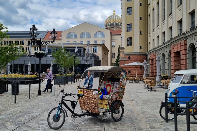 Romantic Berlin Rickshaw City and Photo Tour - incl. pick-up - Checkpoint Charlie, Friedrichstraße, and the street-level Berlin feel
