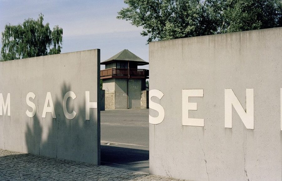 Sachsenhausen Memorial: Walking Tour from Berlin - Berlin Start: the short orientation that sets the tone
