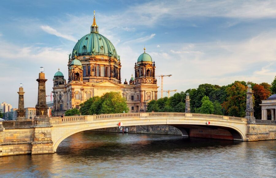 Skip-the-line Berlin Cathedral and Old Town Private Tour - The 4-hour Old Town extension: Gendarmenmarkt to Fernsehturm