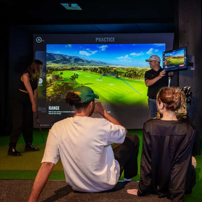The Ultimate Berlin Golf Lounge for Groups, Games&Good Times - What you actually do inside: simulator golf and group games