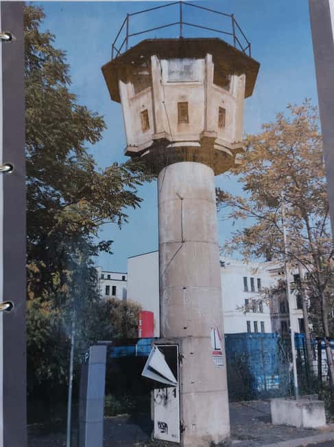 Traces Of Berlin: Guided Berlin Tour (English or German) - Starting at Die Mauer | The Wall and getting your bearings