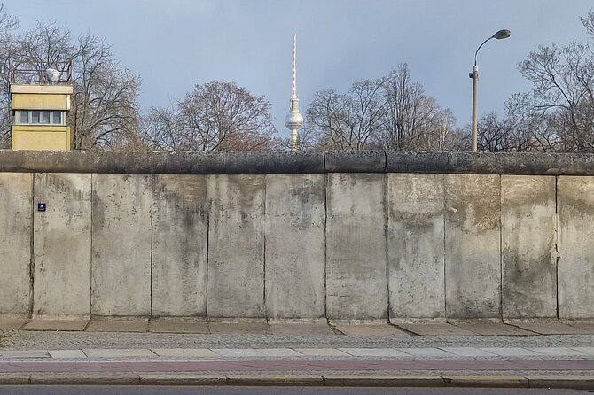 Walking on the Wall: 3-Hour Tour in Berlin - Stop 1: Liesenbrücken and the Story of an Abandoned Bridge