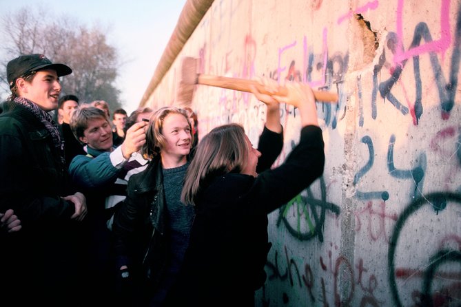 Wall Tour Berlin - Fates, Heroes & Love Stories - Ackerstraße and the Church of Reconciliation: shared worship before closure