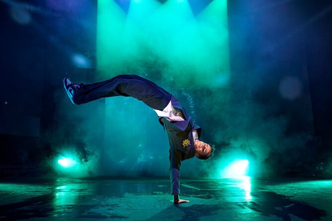 Wintergarten Varieté "FLYING LIGHTS" incl. Flying Steps - Who should book this Wintergarten Varieté show